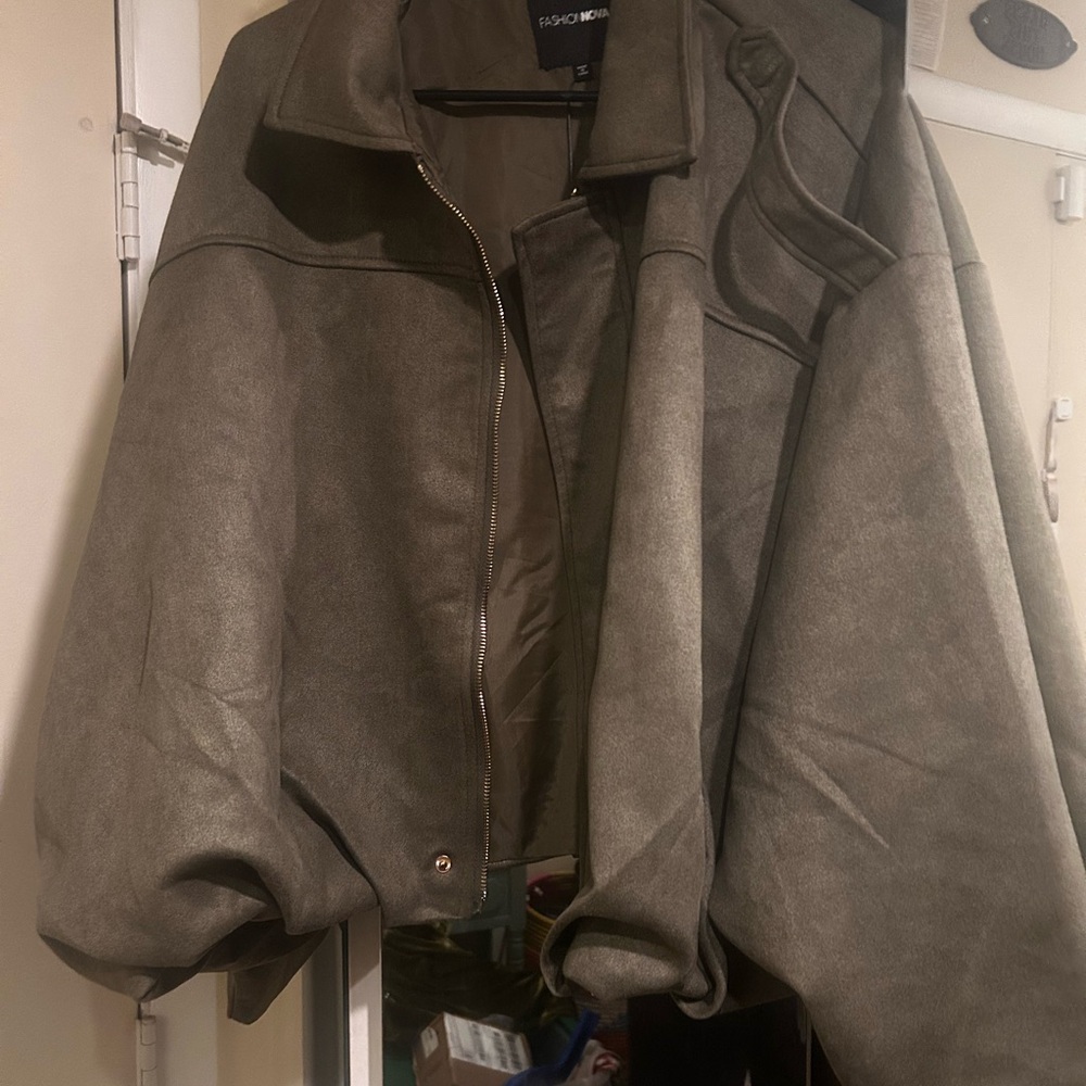 Stylish Gray Oversized Jacket - image 3